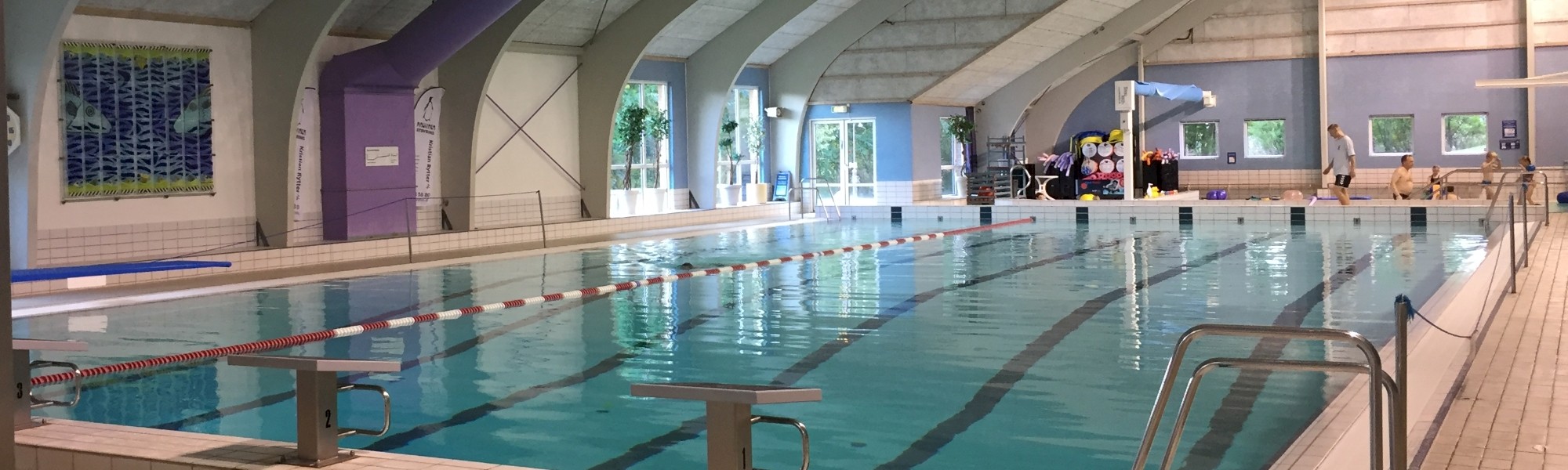 Svømmehal med plads til motion, leg og velvære